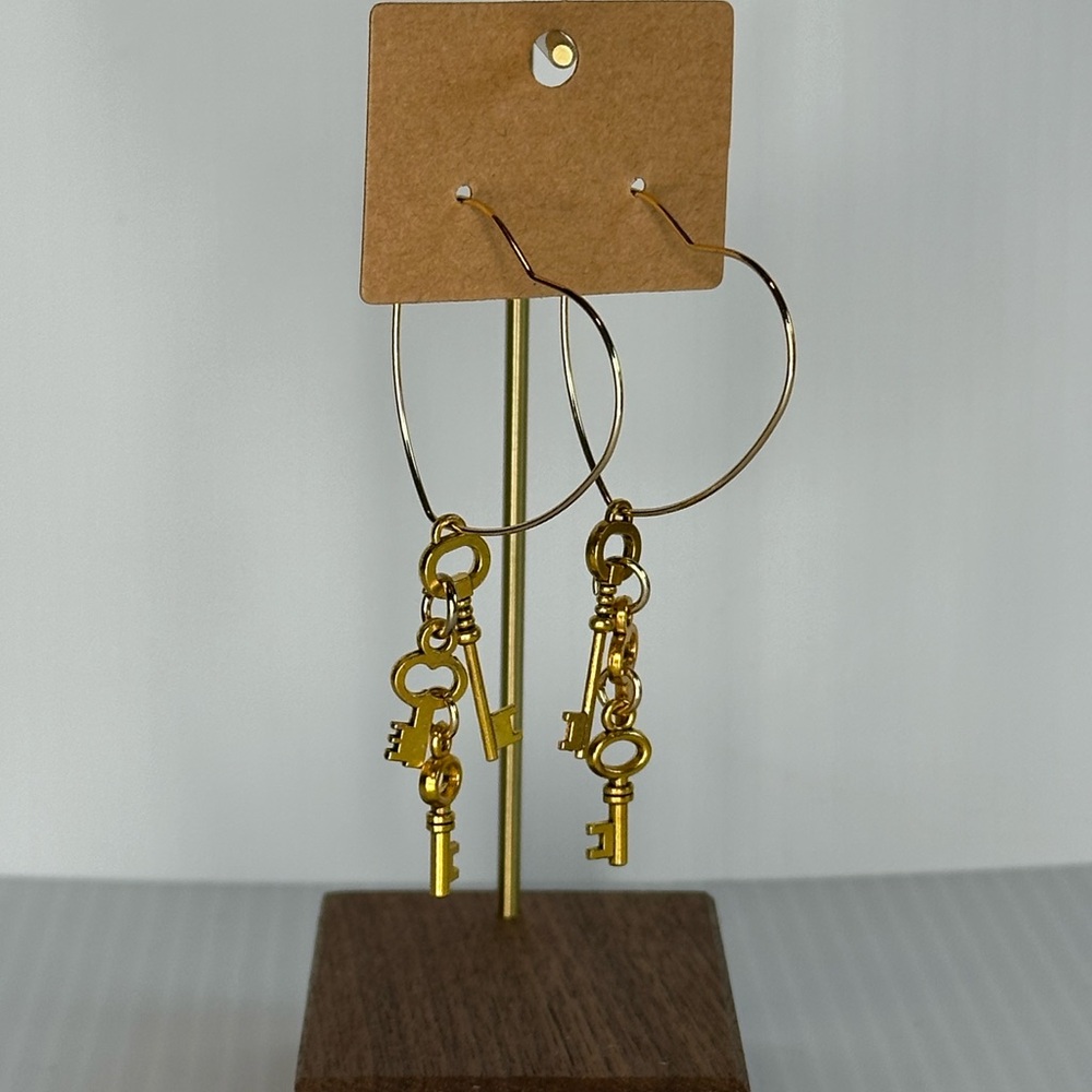 Heart earrings with steampunk keys